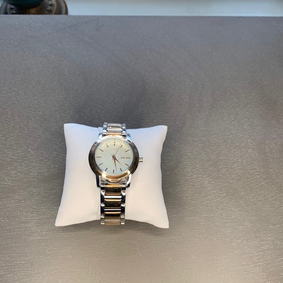 New DKNY 2 tone ladies watch - Picture 2 of 6